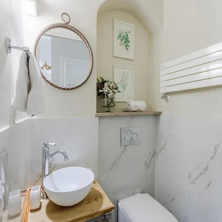 Apartment Charming City Escape With Cathedral Views Lucca